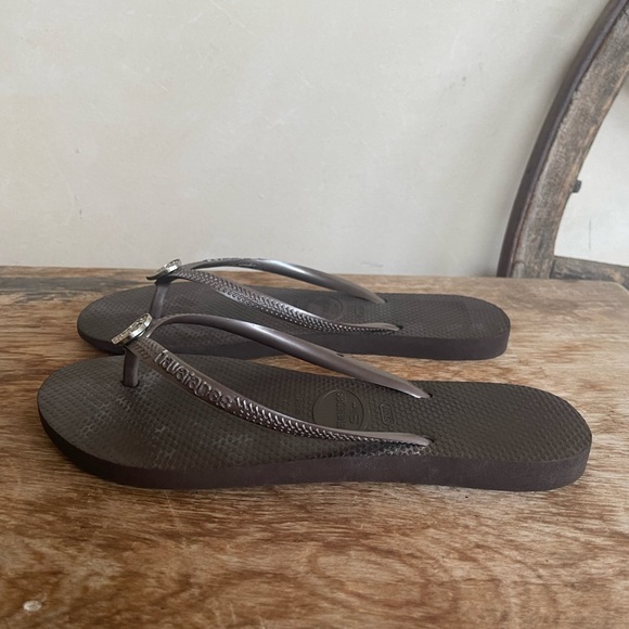HAVAIANAS Flip Flops Embellished W/Crystal Hearts on Each Sandal 37-38 Preowned - Picture 6 of 12